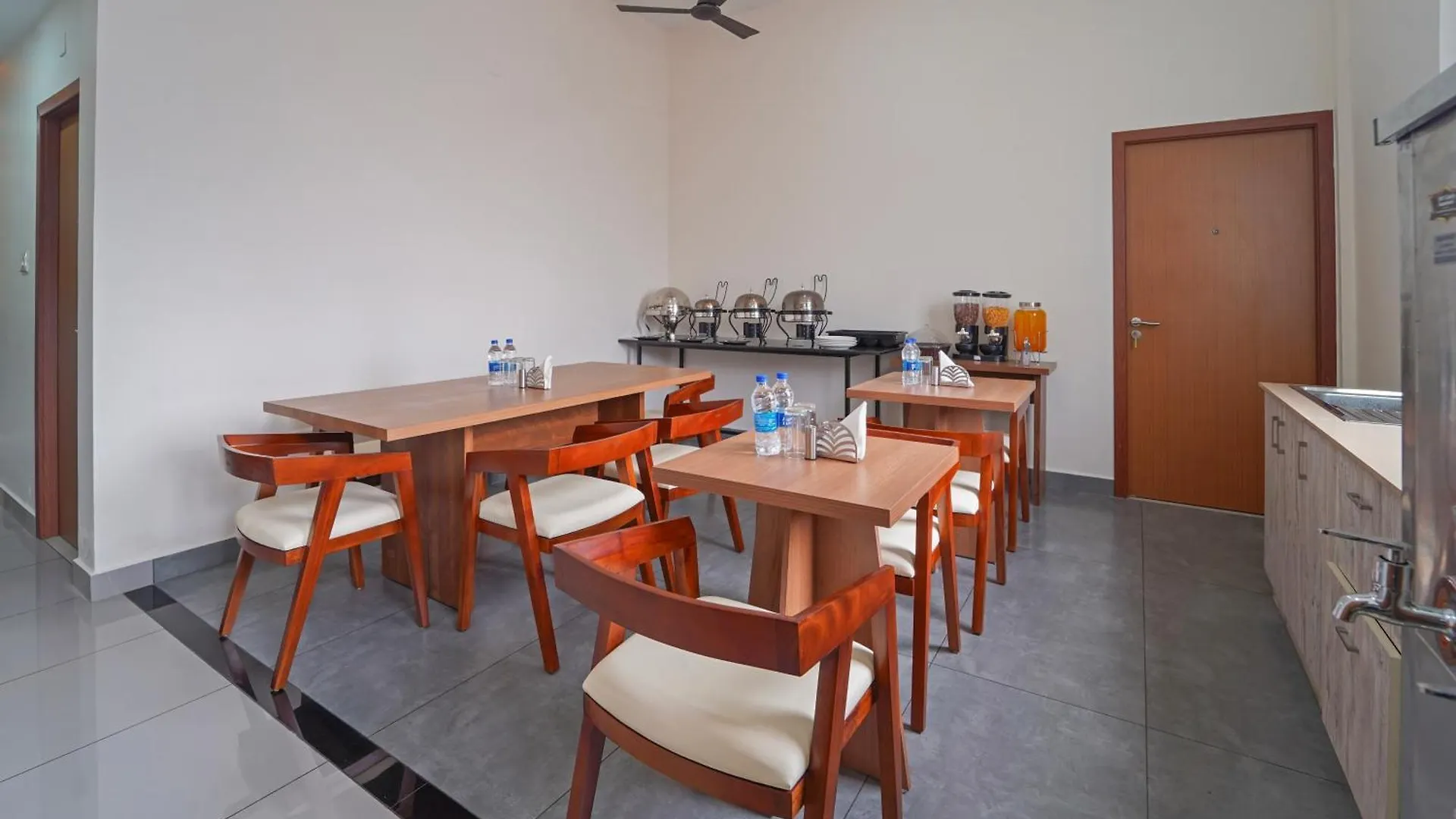 ***  Itsy Hotels Avani Stays, Vyttila, Kochi India