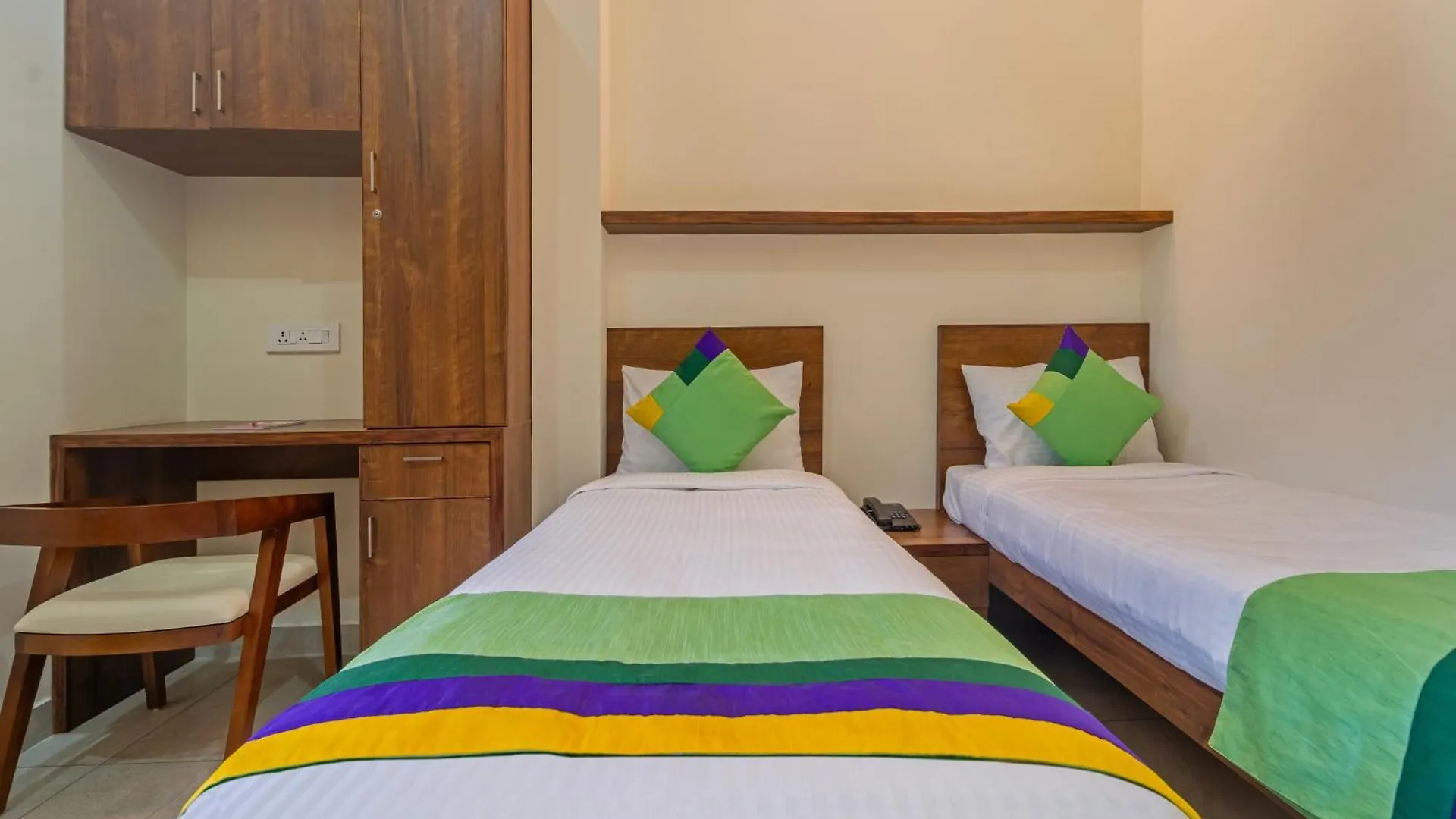 Itsy Hotels Avani Stays, Vyttila, Kochi 3*,  India