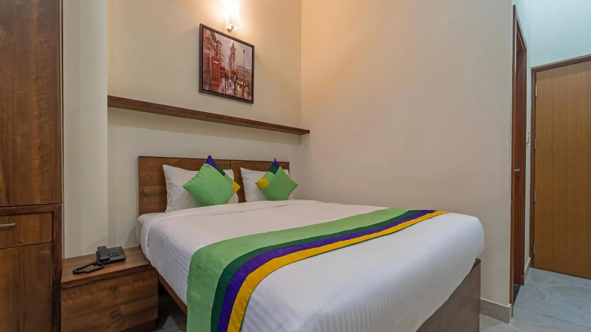 Itsy Hotels Avani Stays, Vyttila, Kochi