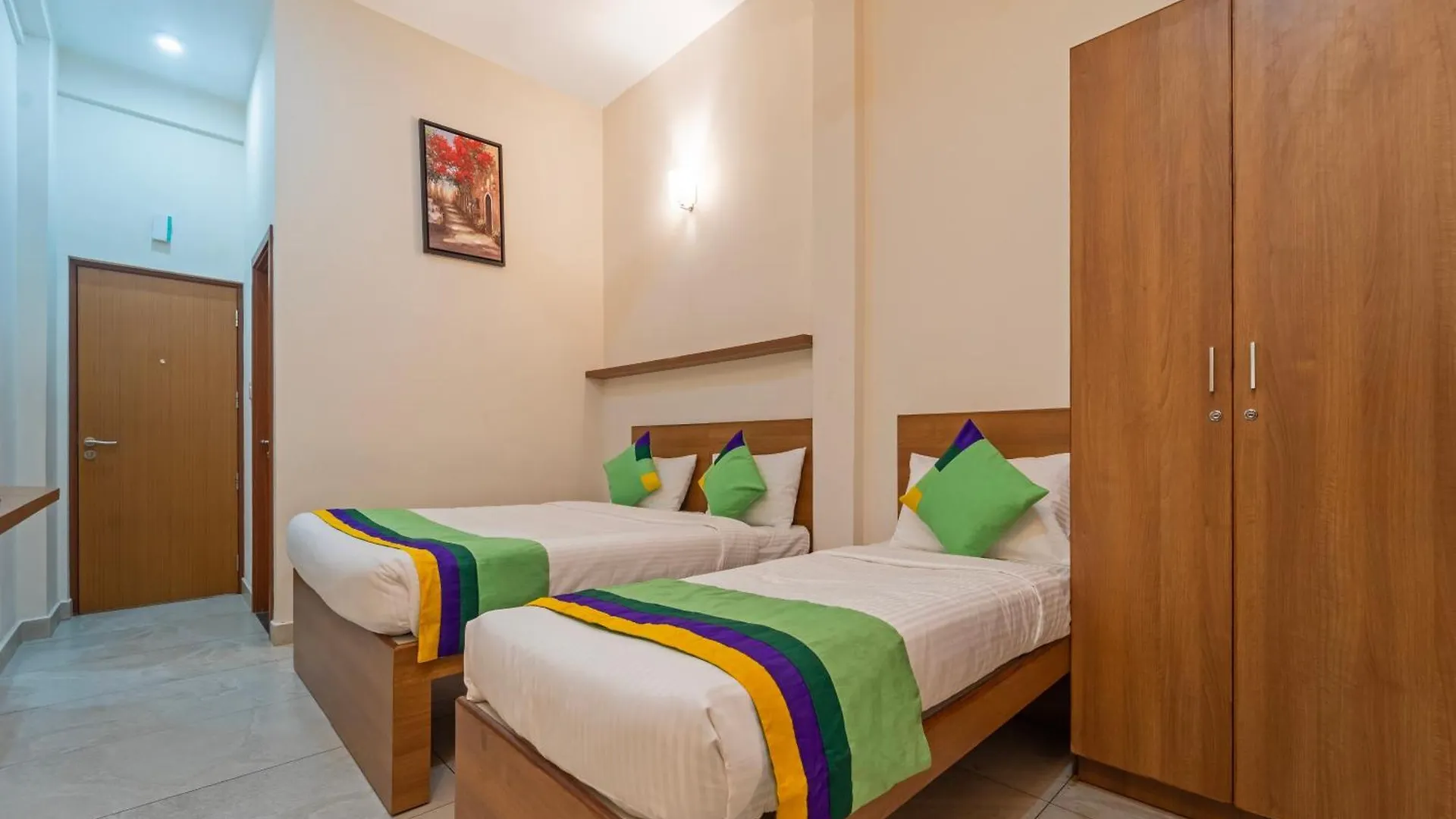 Itsy Hotels Avani Stays, Vyttila, Kochi India