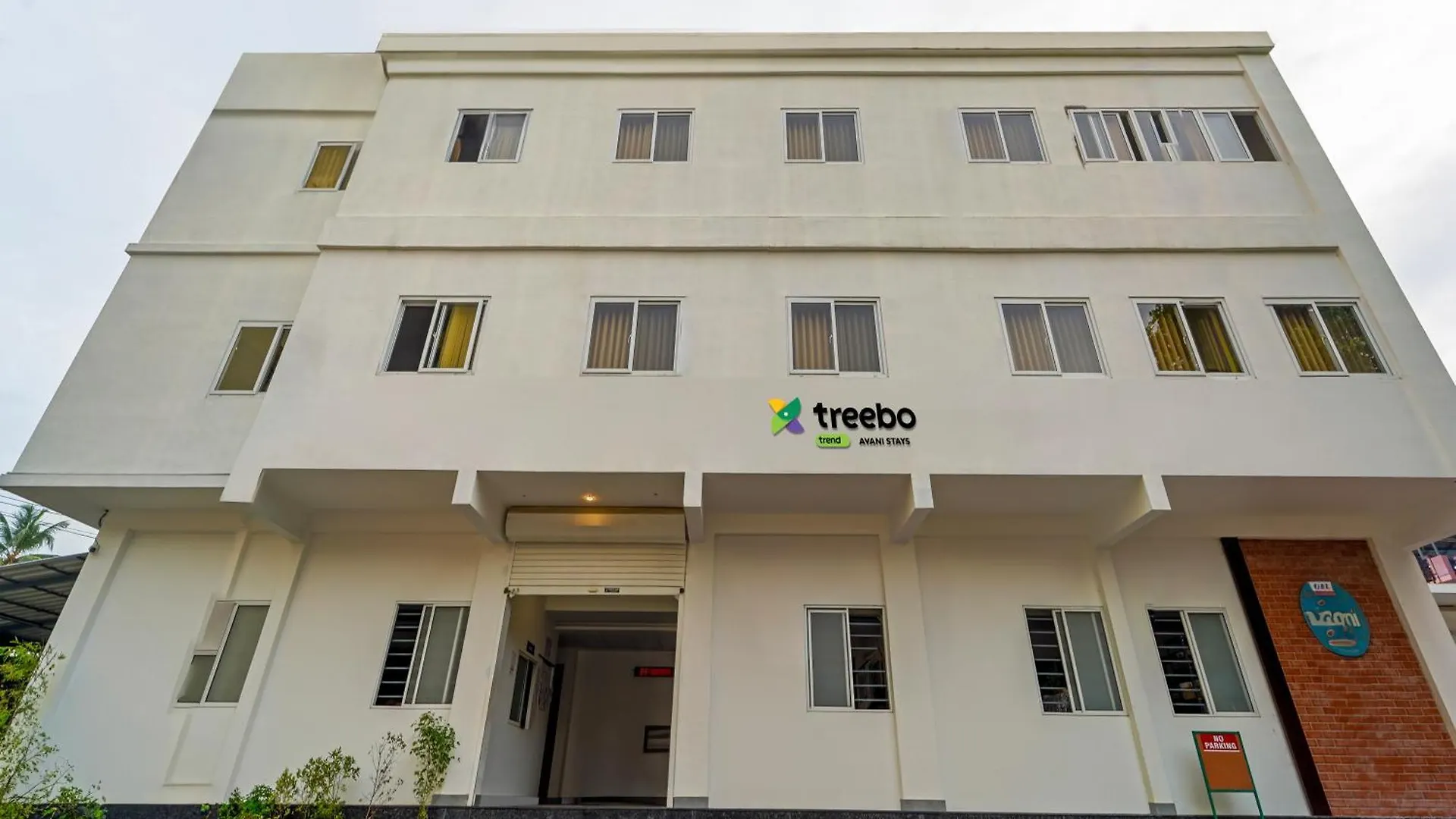 Itsy Hotels Avani Stays, Vyttila, Kochi 3*,  India